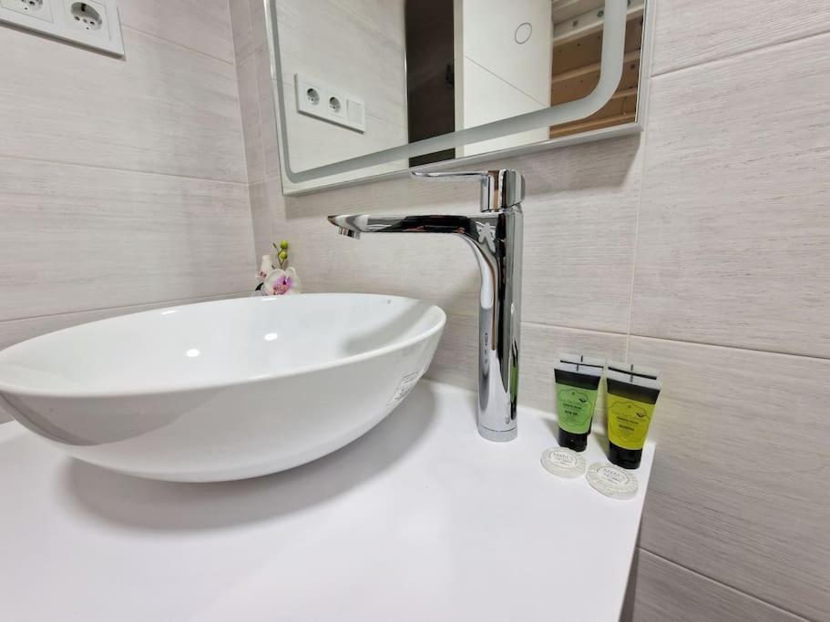 Seco Calle, Precisos Loft Super Equipado Cerca De Metro Pacifico มาดริด ภายนอก รูปภาพ